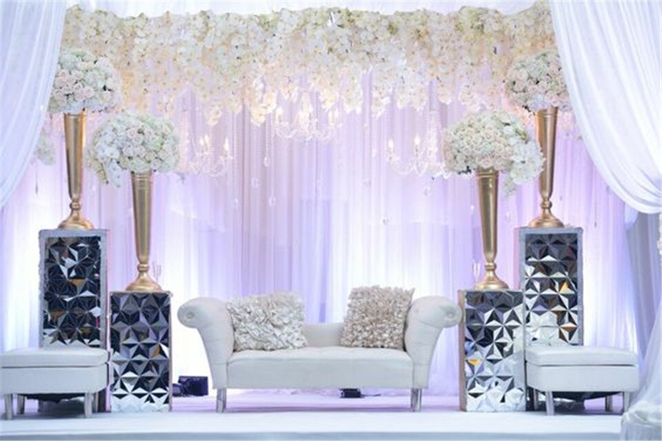 Factors influencing the cost of wedding table flowers.