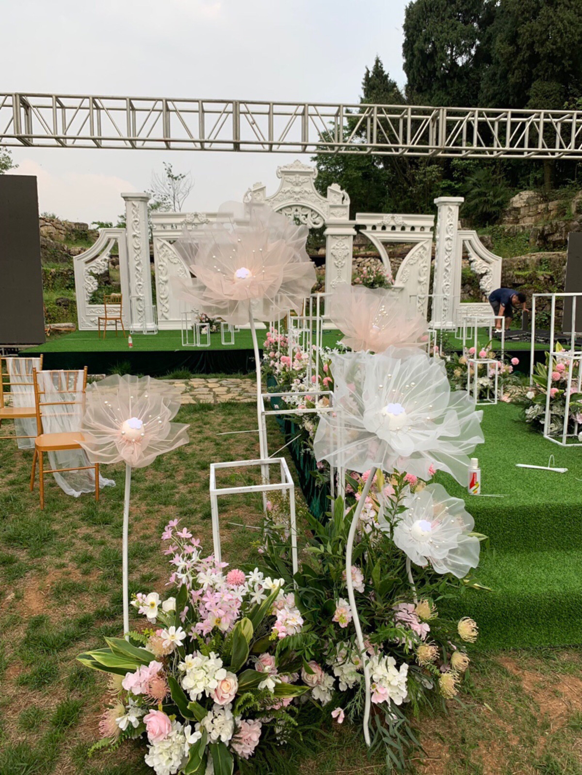 Pampas Grass: A Trendy Decor Element for Summer Weddings