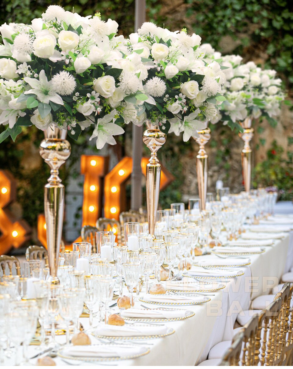 Table Decorations: Expenses related to centerpieces and table settings.