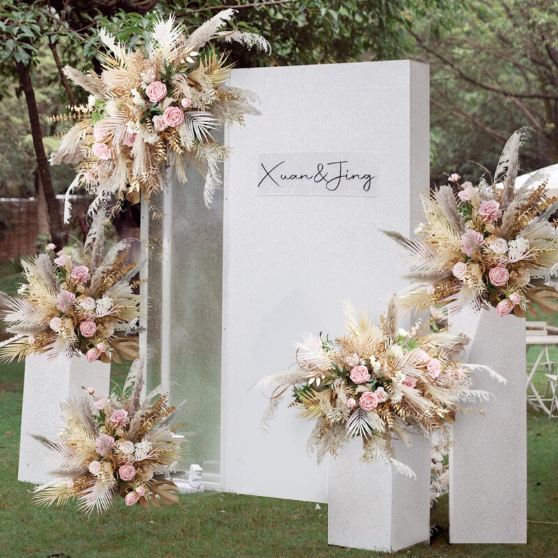 Types of flowers and arrangements for wedding decorations